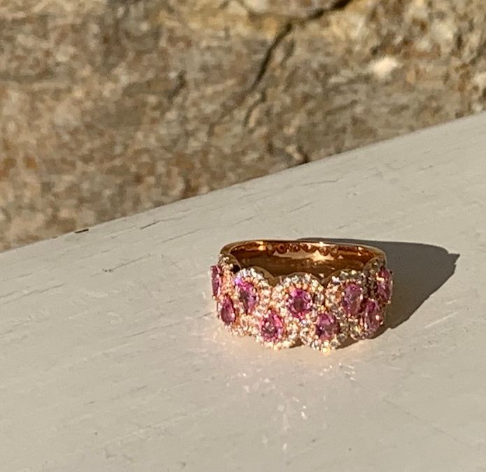 Rosa-Saphir-Ring in Rosegold mit Diamanten