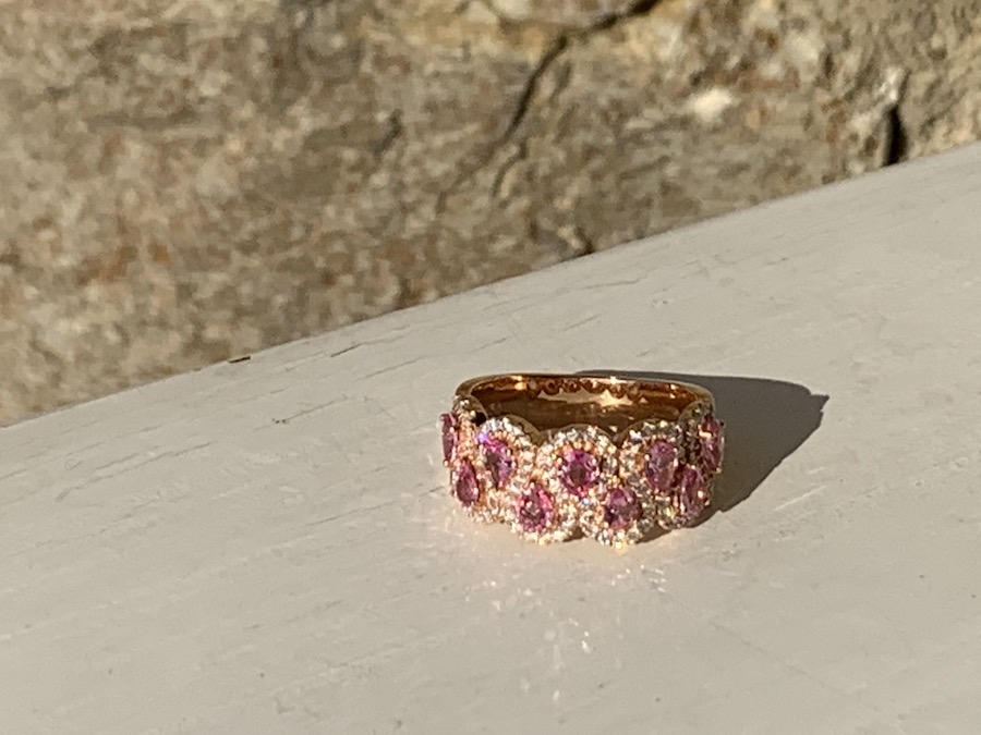 Rosa-Saphir-Ring in Rosegold mit Diamanten