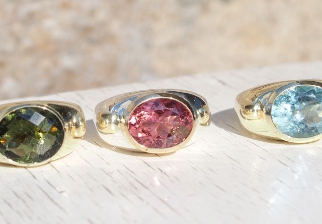 Ringe in Silber mit Goldfassung mit Grünem Turmalin, Rosa Turmalin und Aquamarin