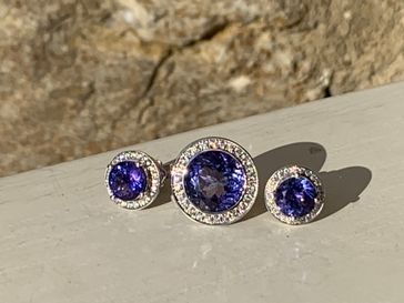 Tansanit-Brillant-Set aus Ohrstecker und Anhänger in Weißgold