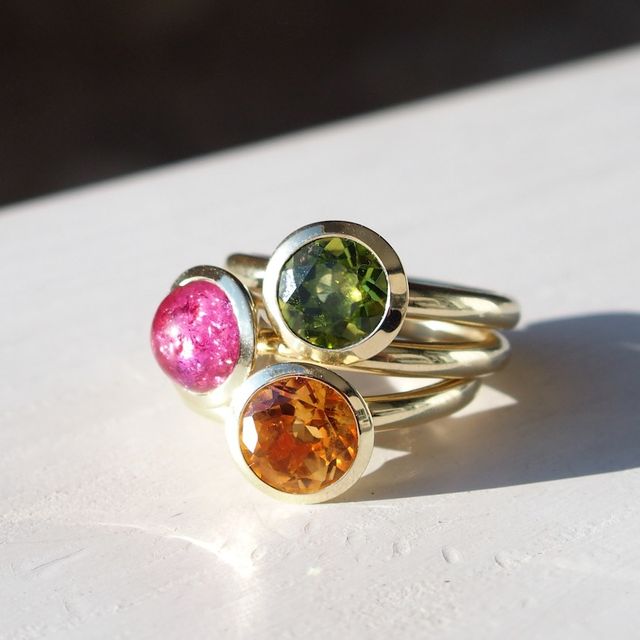 Ringe in Gelbgold mit Peridot, Turmalin und Citrin